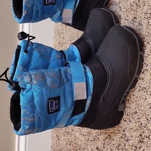 Snow boots kids size 12 Storm KidZ EUC